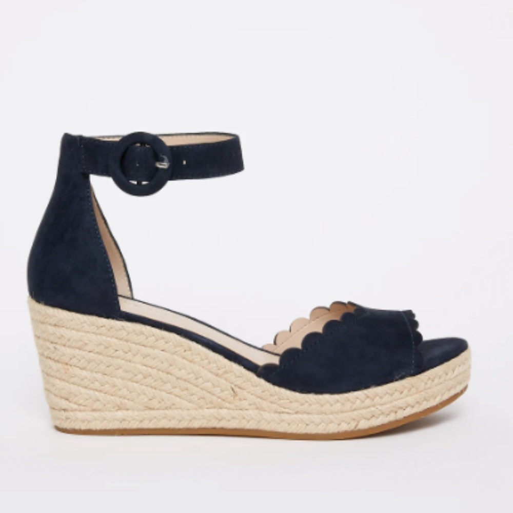 Pelle Moda Black Midnight Krisa Suede Scalloped Edge Wedge Sandals Size 8M